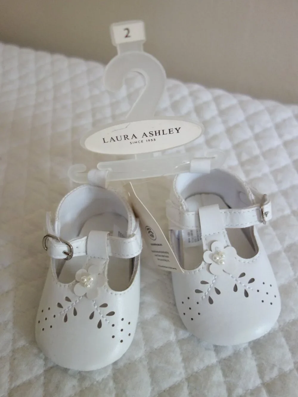 NWT LAURA ASHLEY Infant Baby White Flower Mary Jane Shoes – 2